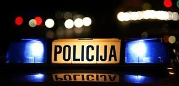 Sjeo pijan za volan, završio u odvodnom kanalu pa u bolnici