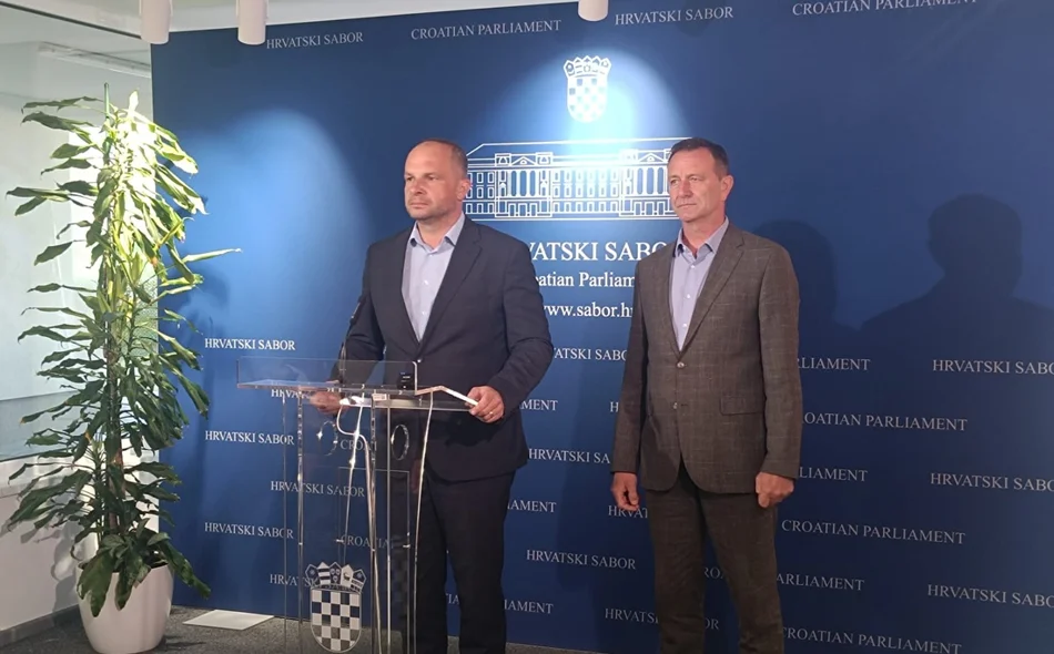 Siniša Hajdaš Dončić i Neven Bosilj na konferenciji za novinare u Hrvatskom saboru