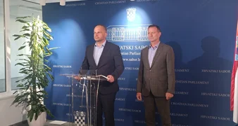 Siniša Hajdaš Dončić i Neven Bosilj na konferenciji za novinare u Hrvatskom saboru