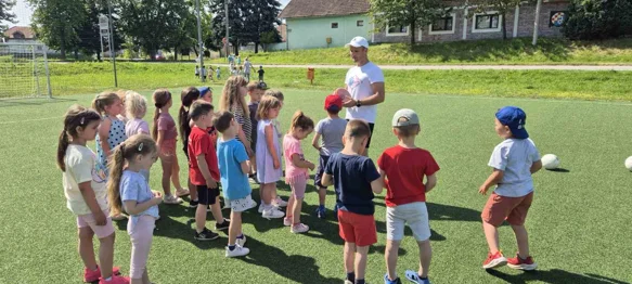 Mališani vrtića Bambi Sračinec okušali se u nogometu