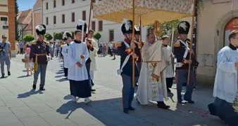 Biskup Bože Radoš predvodio je Tijelovsku procesiju varaždinskim ulicama