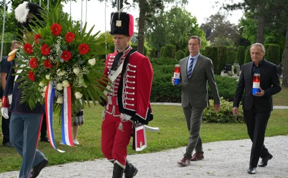 Na varaždinskom groblju položeni vijenci i zapaljene svijeće