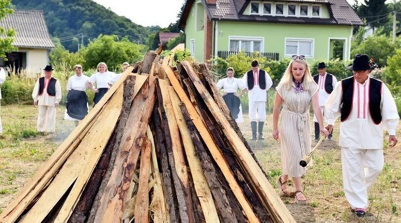 Proslava blagdana uz uprizorenje tradicionalnog paljenja ivanjskog krijesa