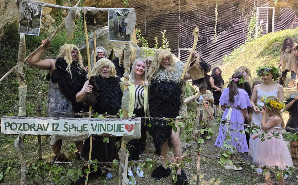 FOTO: Špilja Vindija oživjela duh prošlosti i privukla brojne posjetitelje