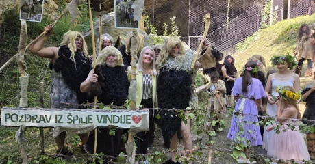 FOTO: Špilja Vindija oživjela duh prošlosti i privukla brojne posjetitelje