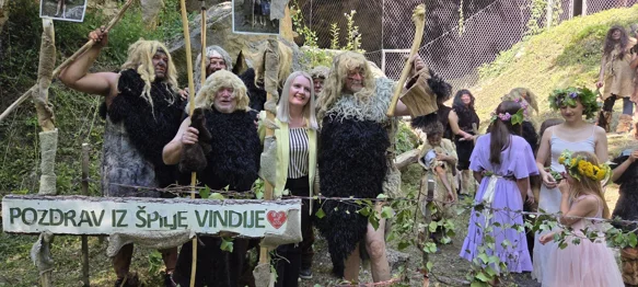 FOTO: Špilja Vindija oživjela duh prošlosti i privukla brojne posjetitelje