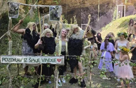 FOTO: Špilja Vindija oživjela duh prošlosti i privukla brojne posjetitelje