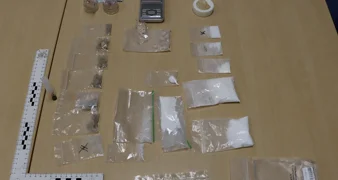 Policija u Trnovcu zatekla Slovence s velikom količinom droge