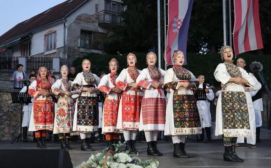 FOTO Publici se predstavili KUD-ovi iz različitih krajeva Hrvatske