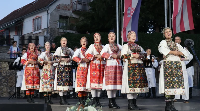 FOTO Publici se predstavili KUD-ovi iz različitih krajeva Hrvatske