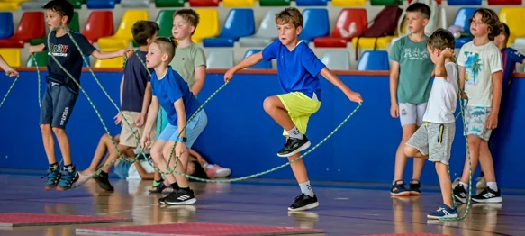 FOTO Stotinjak osnovnoškolaca uživalo u sportskim aktivnostima, ali i edukativnim radionicama