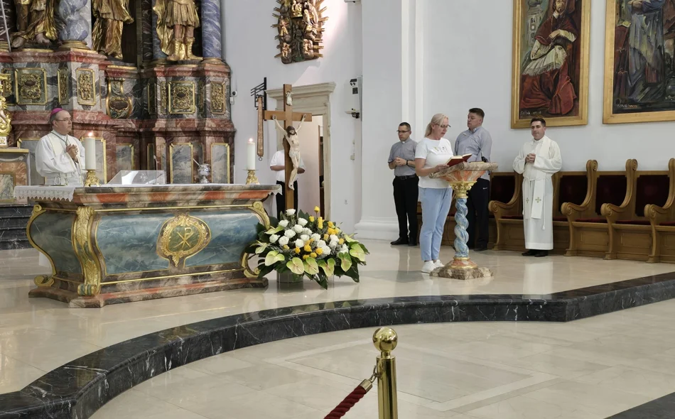 Vjernici u ponoć krenuli na 46 kilometara dug put vjere i nade