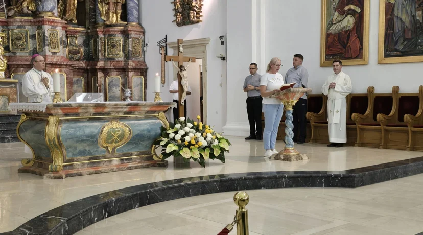 Vjernici u ponoć krenuli na 46 kilometara dug put vjere i nade