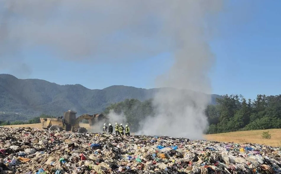 Gorjelo odlagalište otpada u Jerovcu, na terenu i policija