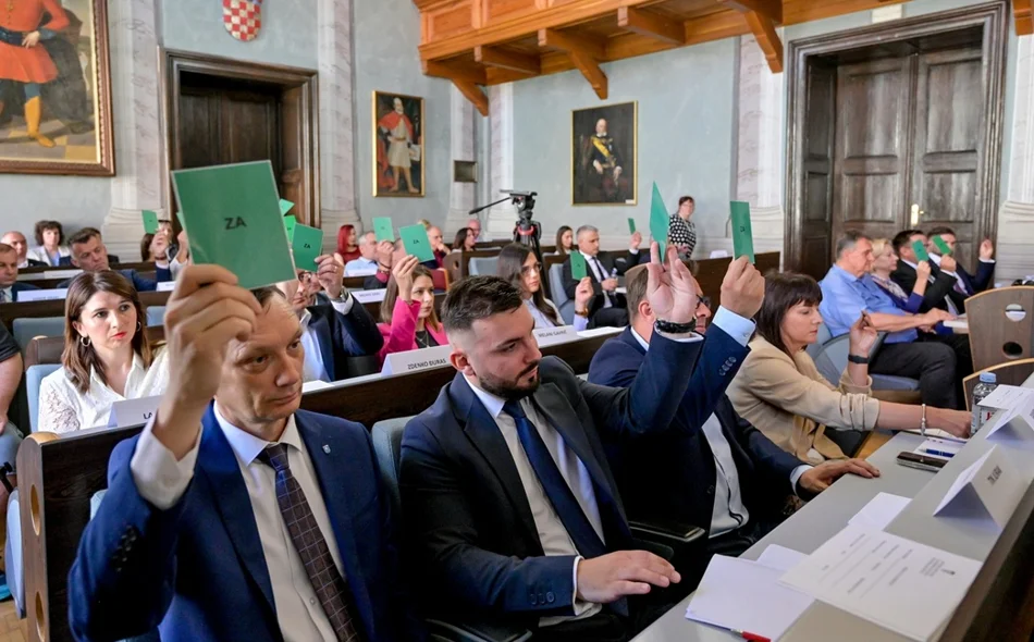 Toplička bolnica poslovala s minusom, Ljekarne s plusom