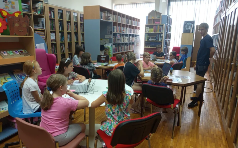 Mali istraživači otkrivaju svijet uz knjige i tehnologiju