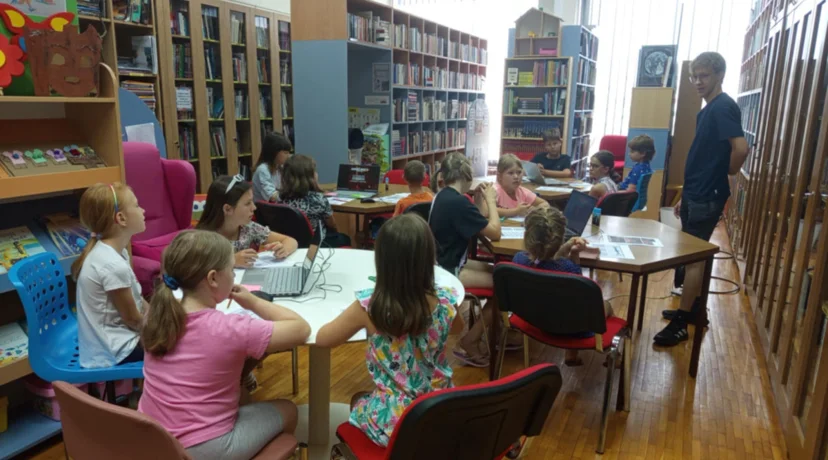 Mali istraživači otkrivaju svijet uz knjige i tehnologiju