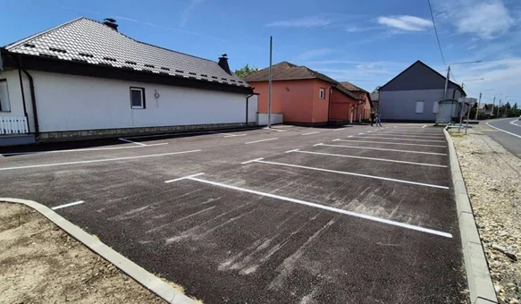 Uređeno parkiralište uz Društveni dom u Bartolovcu