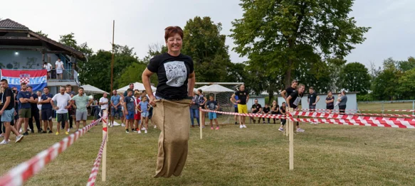 FOTO: U Strmcu Podravskom se skakalo u vreći, bacao panj i ispijao gemišt