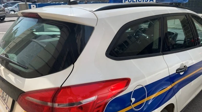 Mladi vozač manevrirao po gasu u 2 ujutro pa odletio u zrak! U bolnici je