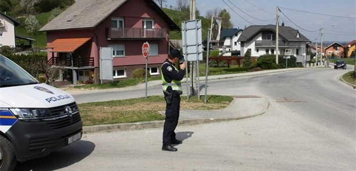 Policija traži svjedoke nesreće u kojoj je ozlijeđena biciklistica (19)