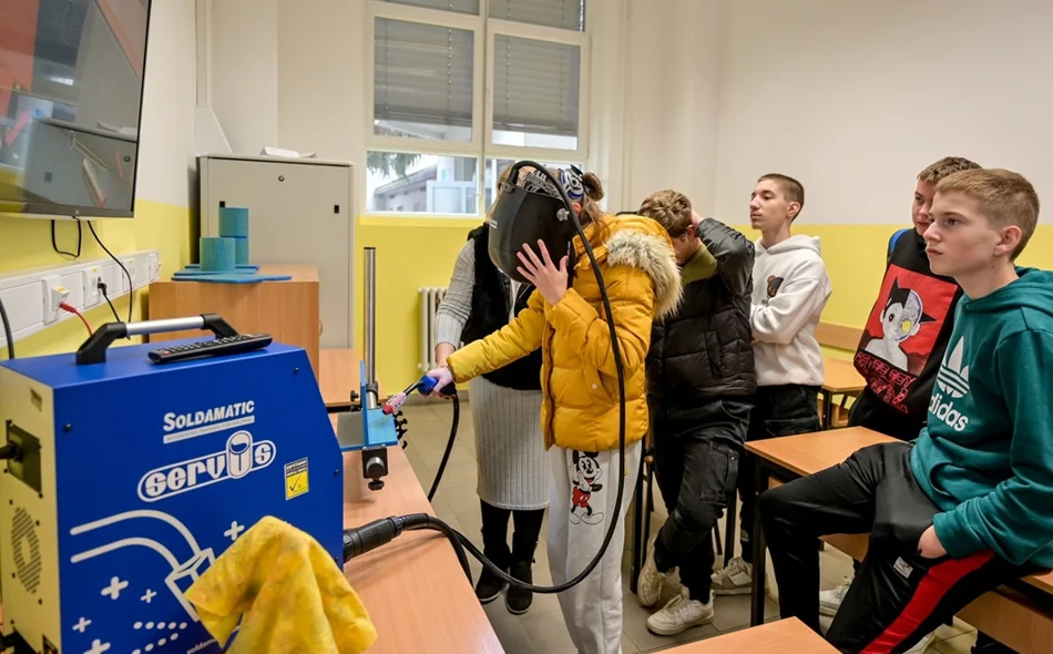 Vraćanje potrebnih kurikuluma, stipendiranje i poticanje naukovanja