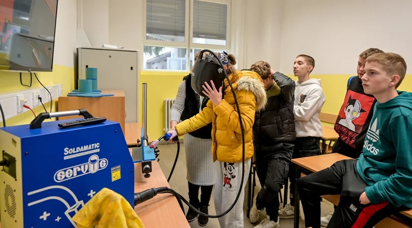 Vraćanje potrebnih kurikuluma, stipendiranje i poticanje naukovanja