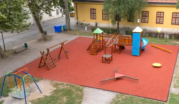 Nova gumena podloga na dječjem igralištu u Habdelićevoj
