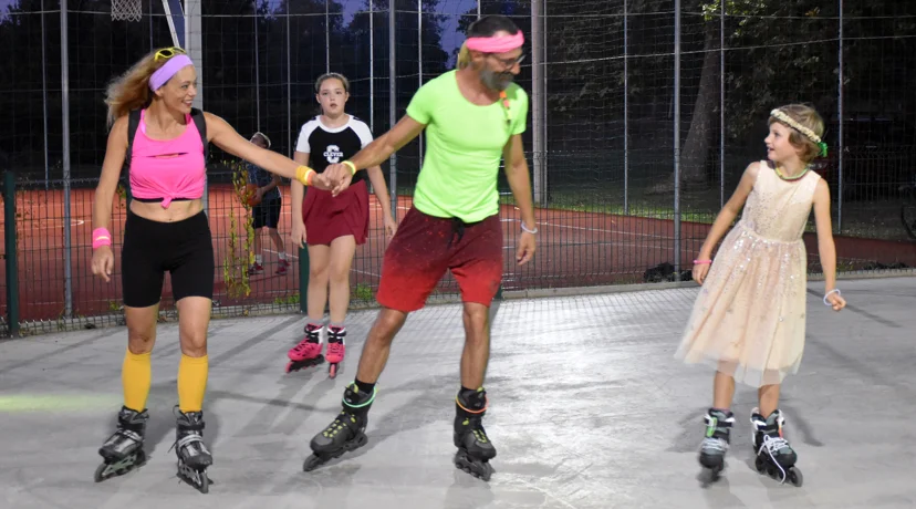 FOTO: Disco večer na rolama privukla sve generacije