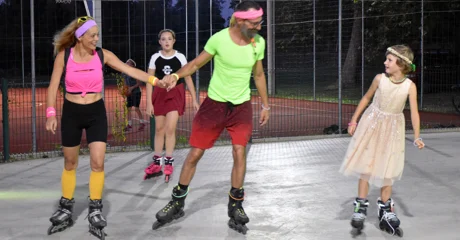 FOTO: Disco večer na rolama privukla sve generacije