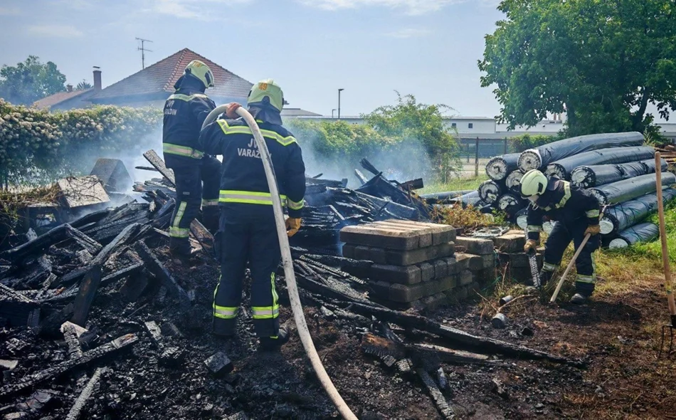 FOTO I VIDEO Gorjeli željeznički pragovi u Varaždinu, vatra zaustavljena prije širenja