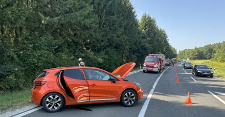 Auto završio na krovu, a petero osoba u bolnici