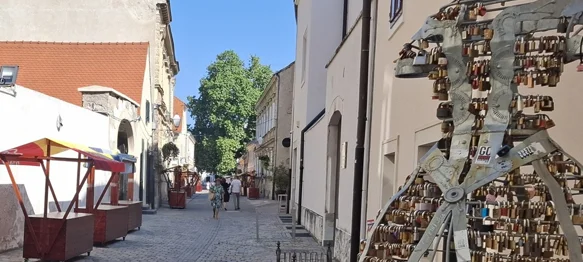 FOTO Kućice i štandovi su tu, lunapark niče, a uskoro će i glavna pozornica