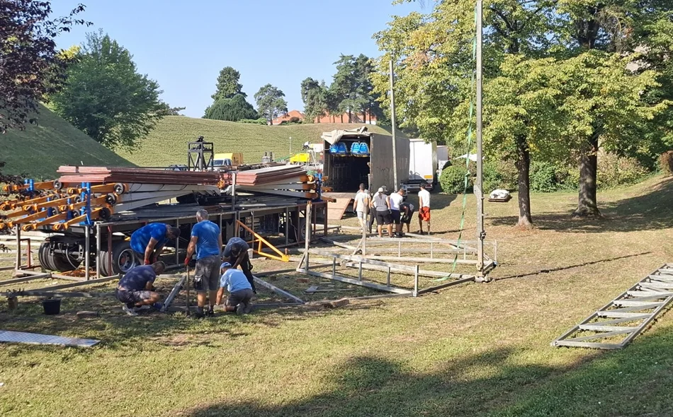 FOTO Kućice i štandovi su tu, lunapark niče, a uskoro će i glavna pozornica