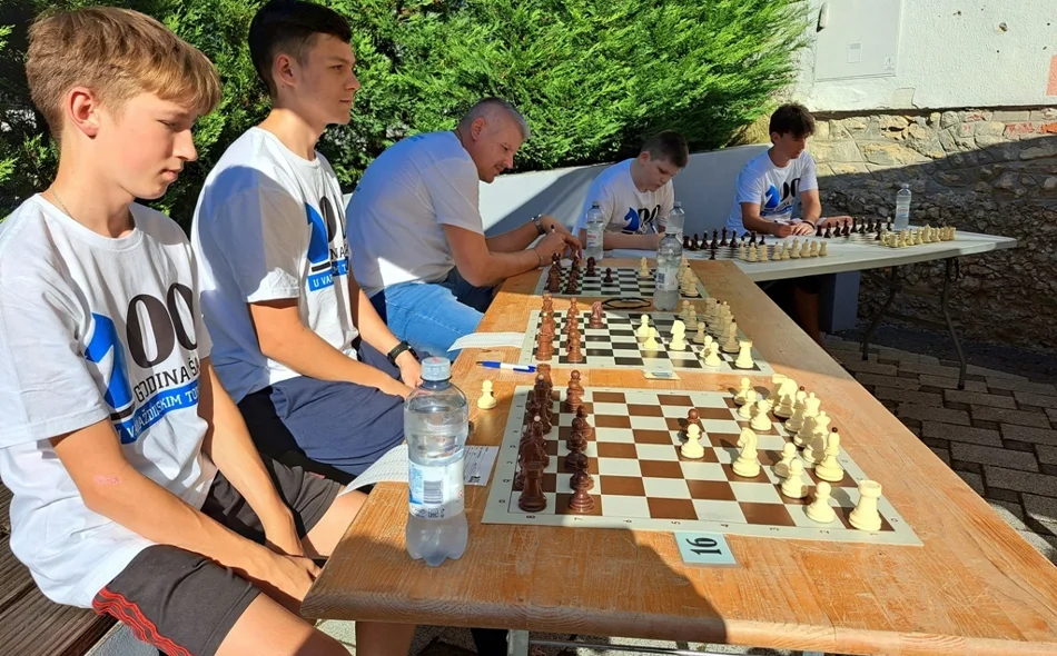 Hrvatski velemajstor Saša Martinović odigrao simultanku u Varaždinskim Toplicama