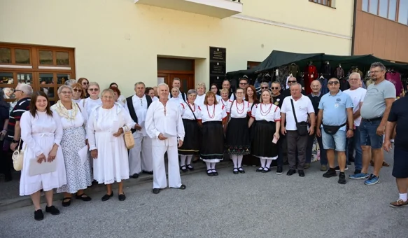 FOTO Procesija u narodnim nošnjama uz nezaobilazno narodno veselje