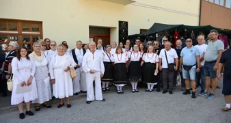 FOTO Procesija u narodnim nošnjama uz nezaobilazno narodno veselje