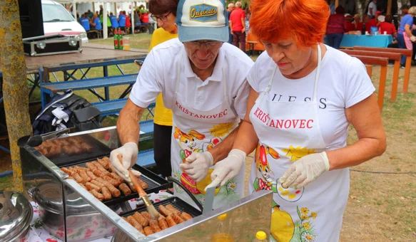 Kad se umirovljenici okupe Prelog zamiriše na ćevape