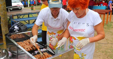 Kad se umirovljenici okupe Prelog zamiriše na ćevape