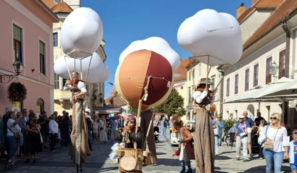 VIDEO: Neobični putnici na oblacima očarali Varaždin