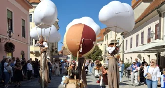 VIDEO: Neobični putnici na oblacima očarali Varaždin