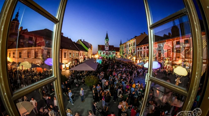 FOTO Veselo će biti na gradskim ulicama, nasmijavaju vas Iva i Gloria