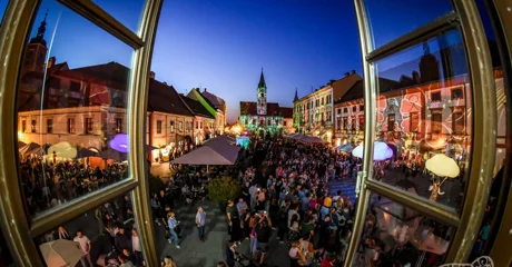 FOTO Veselo će biti na gradskim ulicama, nasmijavaju vas Iva i Gloria
