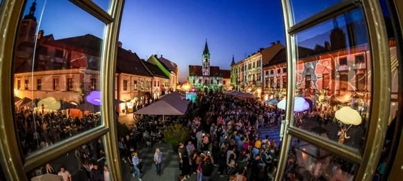 FOTO Veselo će biti na gradskim ulicama, nasmijavaju vas Iva i Gloria
