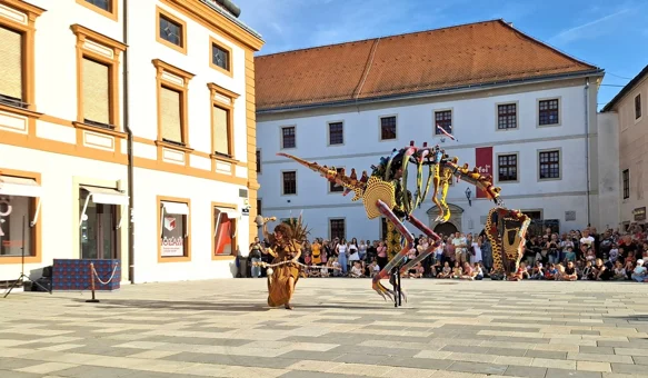 VIDEO Divovski Chromosaur zagospodario varaždinskim Korzom