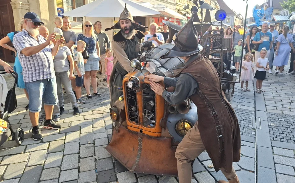 VIDEO Neobično vozilo i mjehurići od sapunice razveselili najmlađe špancirere