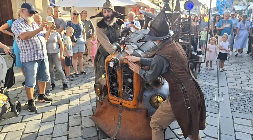 VIDEO Neobično vozilo i mjehurići od sapunice razveselili najmlađe špancirere