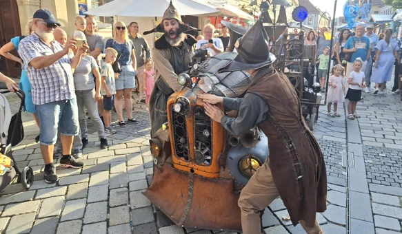 VIDEO Neobično vozilo i mjehurići od sapunice razveselili najmlađe špancirere