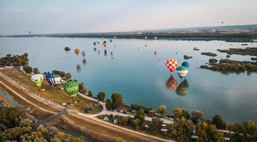 Šareni spektakl na nebu uz mnoštvo balona na vrući zrak