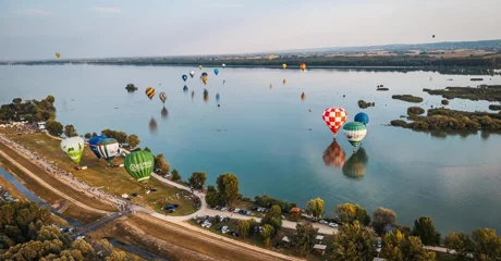 Šareni spektakl na nebu uz mnoštvo balona na vrući zrak